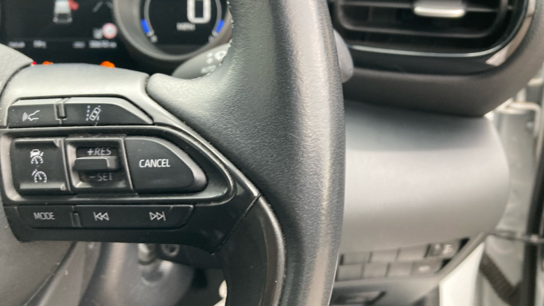 Toyota Yaris 1.5 Hybrid Design 5dr CVT Hybrid Hatchback